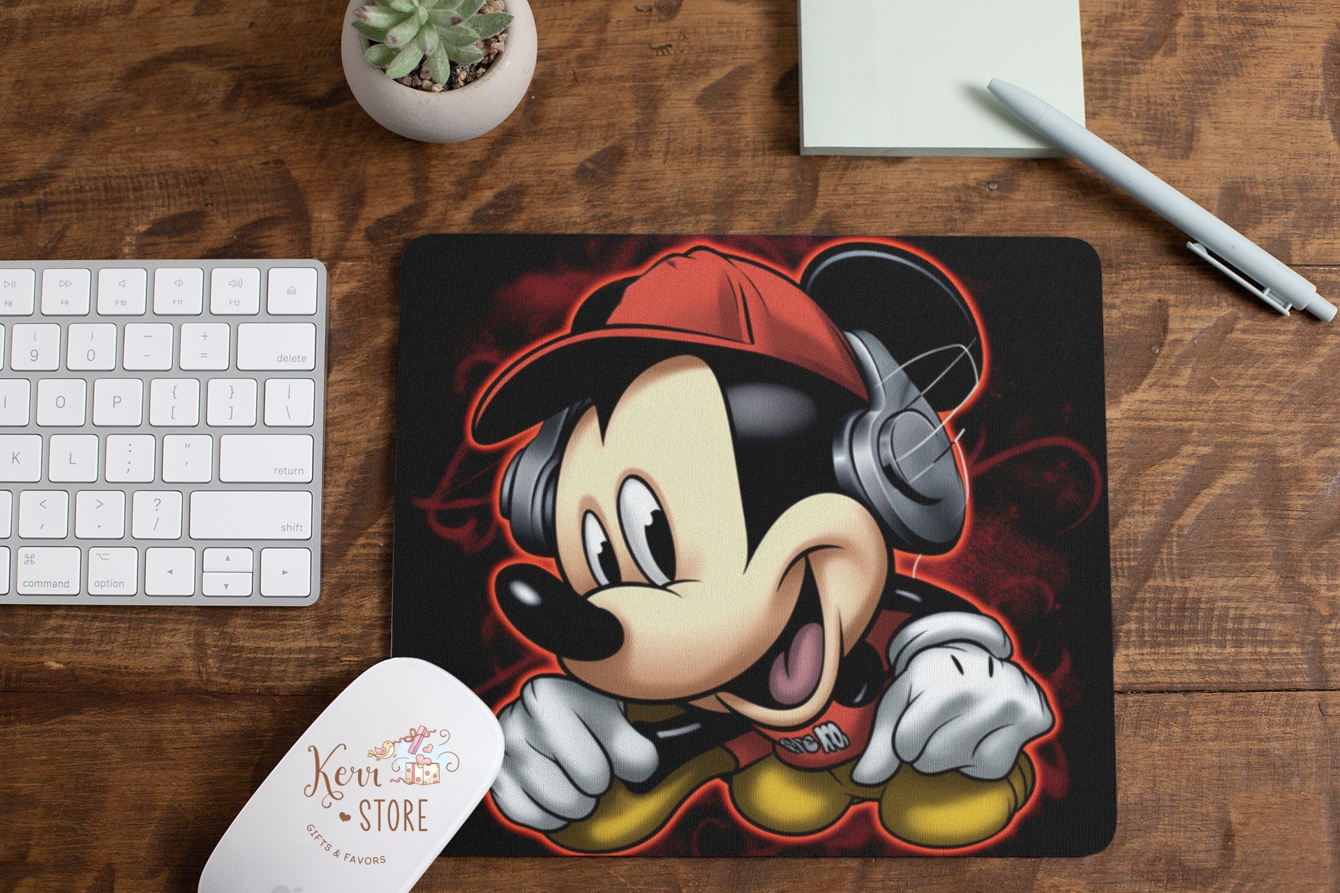 Mickey and Minnie Mouse Pad, Disney Mousepad, Gift for mom, friend, daughter, coworkers, or who is special for you.